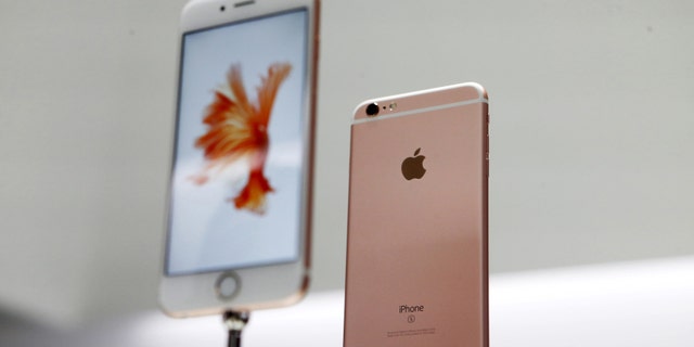The Apple iPhone 6s and 6s Plus are displayed during an Apple media event in San Francisco, Calif., Sept. 9, 2015. (REUTERS/Beck Diefenbach)