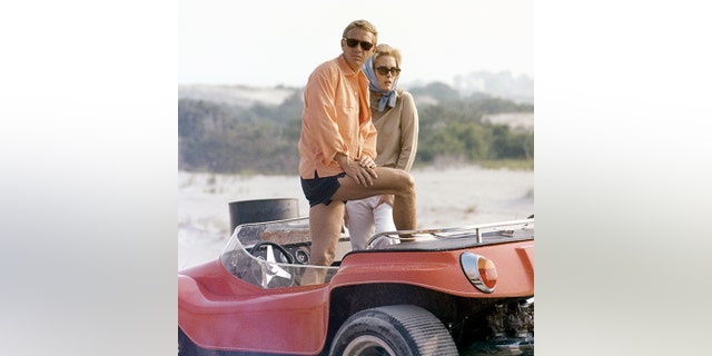 American actors Steve McQueen and Faye Dunaway on the set of The Thomas Crown Affair, directed by Norman Jewison. (Photo by United Artists/Sunset Boulevard/Corbis via Getty Images)
