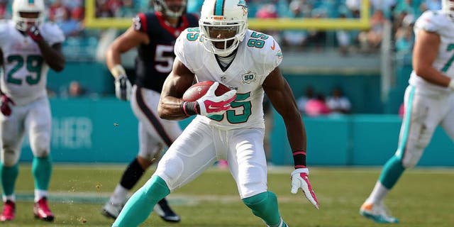 MIAMI GARDENS, FL - OCTOBER 25: Greg Jennings #85 of the Miami Dolphins runs after a catch during a game against the Houston Texans at Sun Life Stadium on October 25, 2015 in Miami Gardens, Florida. (Photo by Mike Ehrmann/Getty Images)