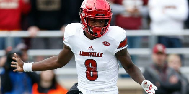 Nov 5, 2016; Boston, MA, USA; Boston College Eagles defensive end Harold Landry (7) attempts to recover an incomplete pass by Louisville Cardinals quarterback Lamar Jackson (8) during the second quarter at Boston College at Alumni Stadium. Mandatory Credit: Greg M. Cooper-USA TODAY Sports