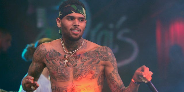 LAS VEGAS, NV - JANUARY 01: Singer Chris Brown performs at Drai's Beachclub - Nightclub at the Cromwell Las Vegas kicking off Drai's LIVE 2016 on January 1, 2016 in Las Vegas, Nevada. (Photo by Bryan Steffy/Getty Images for Drai's Beachclub-Nightclub)