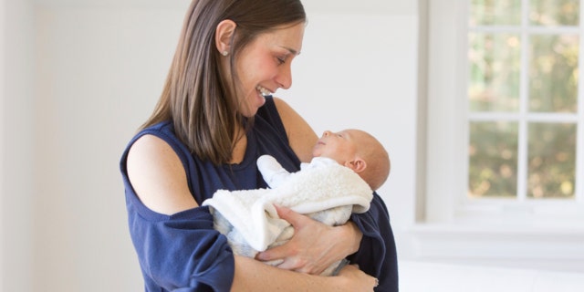 After a mom left her breast milk on the plane, a United flight attendant tracked her down and hand delivered it to her home.