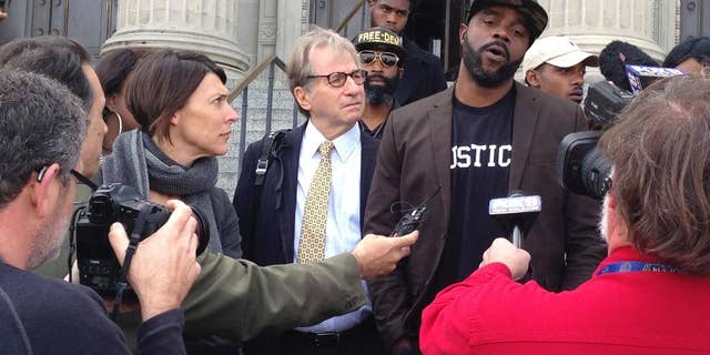 Robert Jones, right, speaks with reporters, with defense attorneys Emily Maw, left, and Barry Scheck, at the New Orleans courthouse, Thursday, Jan. 26, 2017. Prosecutors formally dropped charges Thursday against Jones who spent more than 20 years behind bars for a 1992 crime spree that included the slaying of a British tourist. (AP Photo/Kevin McGill)