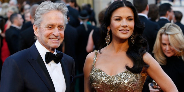 Catherine Zeta Jones and Michael Douglas arrive at the 85th Academy Awards in Hollywood, California February 24, 2013. REUTERS/Adrees Latif (UNITED STATES TAGS:ENTERTAINMENT) (OSCARS-ARRIVALS) - RTR3E8L2