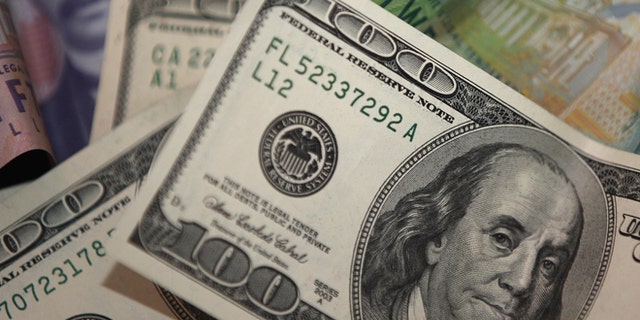 AUCKLAND, NEW ZEALAND - JULY 22: New Zealand and American currency is seen on July 22, 2011 in Auckland, New Zealand.The New Zealand dollar rose to US86.60 cents this morning on news of a European debt restructuring package. (Photo by Sandra Mu/Getty Images)