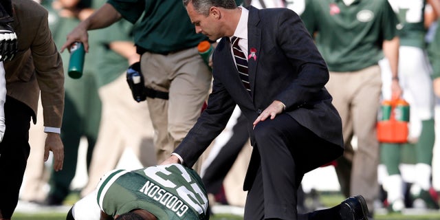 New York Jets' Mike Goodson (23) is tended to after being injured on a play during the second half of an NFL football game against the Pittsburgh Steelers, Sunday, Oct. 13, 2013, in East Rutherford, N.J. The Steelers won 19-6. (AP Photo/Kathy Willens)