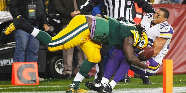 Green Bay Packers' Eddie Lacy gets past Minnesota Vikings' Robert Blanton (36) for a 10-yard touchdown run during the second half of an NFL football game Thursday, Oct. 2, 2014, in Green Bay, Wis. (AP Photo/Mike Roemer)