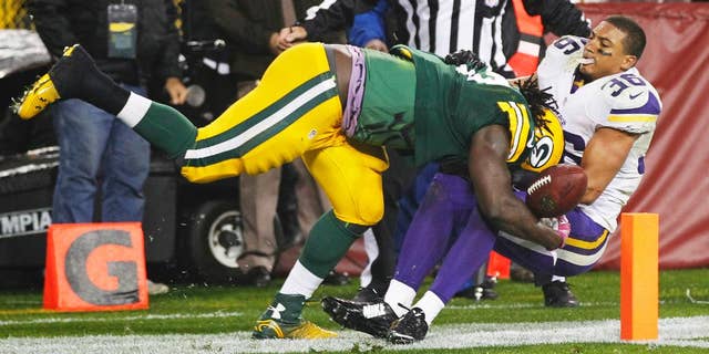 Green Bay Packers' Eddie Lacy gets past Minnesota Vikings' Robert Blanton (36) for a 10-yard touchdown run during the second half of an NFL football game Thursday, Oct. 2, 2014, in Green Bay, Wis. (AP Photo/Mike Roemer)