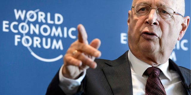 Klaus Schwab, fundador y presidente del Foro Económico Mundial en conferencia de prensa en Cologny, cerca de Ginebra, Suiza, el miércoles 16 de enero de 2013. La cumbre anual del foro en Davos se realizará del 23 al 27 de enero. (Foto AP/Keystone/Laurent Gillieron)