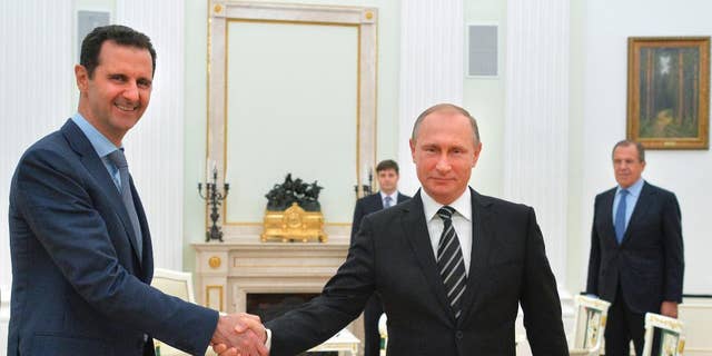 La campaña aérea de Rusia en Siria ayudó al presidente sirio Bashar al-Assad, a la izquierda, a recuperar el control de su país durante la guerra civil siria.  A la derecha, el presidente ruso Vladimir Putin.