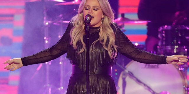 Super star singer Kelly Clarkson to perform as the opening act headliner for the U.S. Open Tennis Tournament in August.