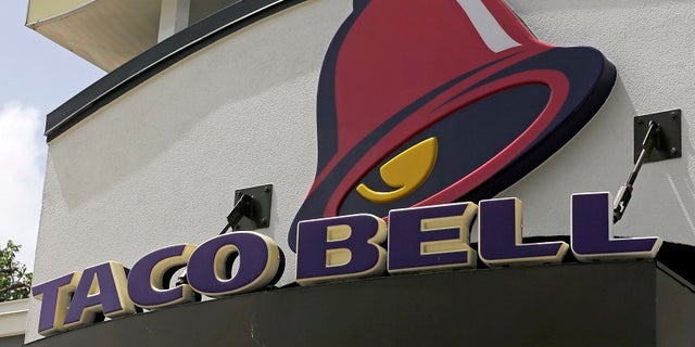 Taco Bell tweeted what it served to its guests on “Friendsgiving” Thursday.