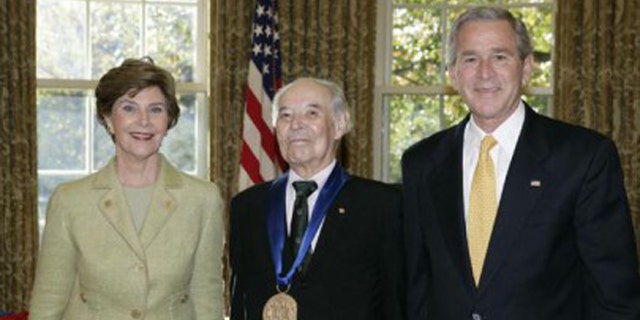 Gregory Rabassa with President George W. Bush and the First Lady, Laura Bush, receiving the 2006 National Medal of Arts.