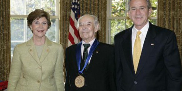 Gregory Rabassa with President George W. Bush and the First Lady, Laura Bush, receiving the 2006 National Medal of Arts.