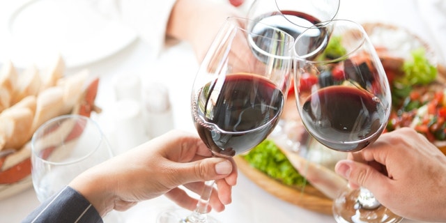 Toast with red wine, Cano 1Ds mark III