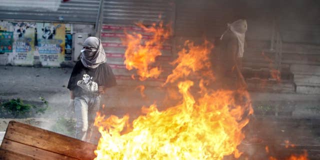 Masked leftist militants clash with security forces during a protest in Gazi district in Istanbul, Turkey, Sunday, Aug. 23, 2015. (AP Photo/Cagdas Erdogan) TURKEY OUT