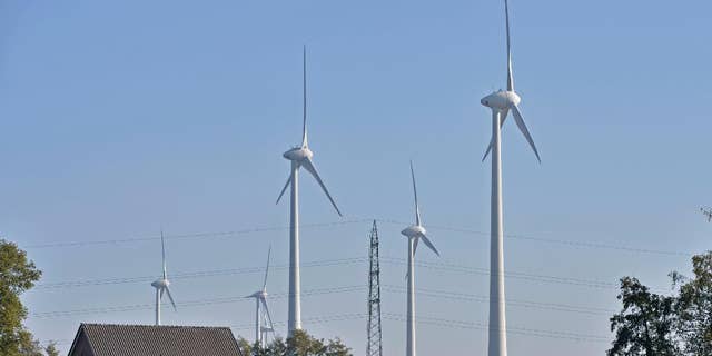 Windmill of windfarmer Jan Marrink is pictured in Nordhorn, 德国.