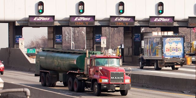 George Washington Bridge toll plaza - File