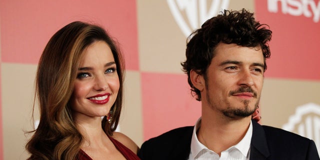 Actor Orlando Bloom (R) and model Miranda Kerr pose at the InStyle/Warner Bros. after party following the 70th annual Golden Globe Awards in Beverly Hills, California January 13, 2013. REUTERS/Mario Anzuoni (UNITED STATES - Tags: ENTERTAINMENT) (GOLDENGLOBES-PARTIES) - RTR3CFJY