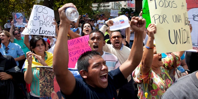 Opposition supporters protest the official results of the presidential election in Caracas, Venezuela, Monday, April 15, 2013. Hugo Chavez's hand-picked successor, Nicolas Maduro, won a razor-thin victory in Sunday's special presidential election but the opposition candidate Henrique Capriles refused to accept the result and demanded a full recount .(AP Photo/Ramon Espinosa)