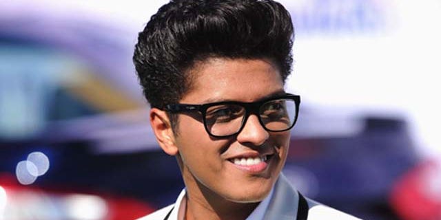 arrives at the BET Awards '11 held at the Shrine Auditorium on June 26, 2011 in Los Angeles, California.