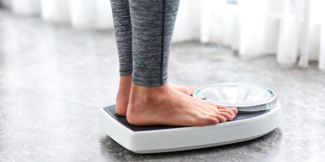 Können Sie die unerwünschten Pfunde nicht loswerden? Versuchen Sie diese 12 von Experten empfohlenen Tricks.'t shed those unwanted pounds? Try these 12 expert-recommended tricks.