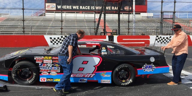 90-year-old NASCAR great Herschel McGriff returns to racing | Fox News