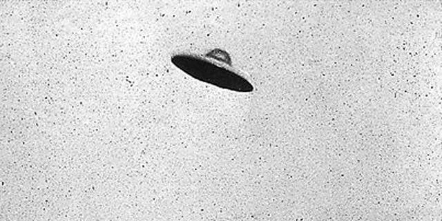 UFO Buzzes Busy Street Down Under | Fox News