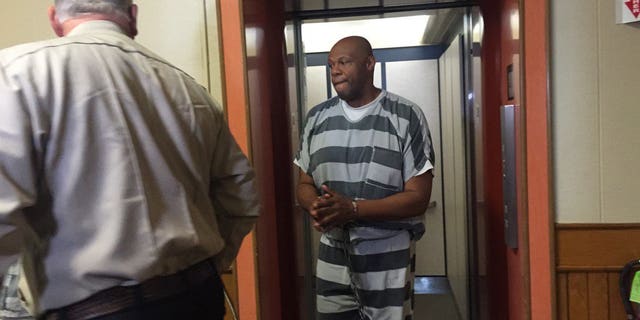Tony Ledbetter appears at the Lincoln County Courthouse in Canton, S.D., Thursday, Oct. 13, 2016, on charges of domestic aggravated assault. Ledbetter attacked a woman during an argument Tuesday. (Katie Nelson/The Argus Leader via AP)