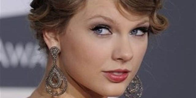 88827135-Grammy Awards Arrivals