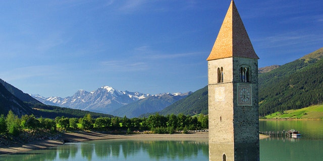 Reschensee mit Kirche - Reschensee with church 18
