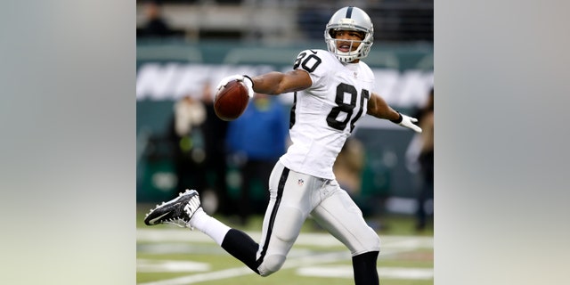 Oakland Raiders wide receiver Rod Streater gestures while scoring on a touchdown catch on a pass from quarterback Matt McGloin during the second half of an NFL football game against the New York Jets, Sunday, Dec. 8, 2013, in East Rutherford, N.J. (AP Photo/Kathy Willens)