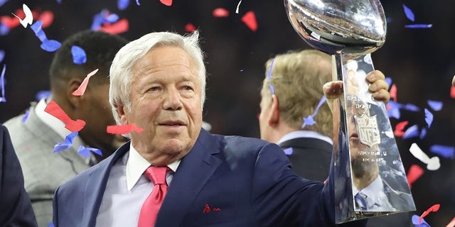 Robert Kraft reportedly told Bill Belichick to trade Jimmy Garoppolo to appease Tom Brady.