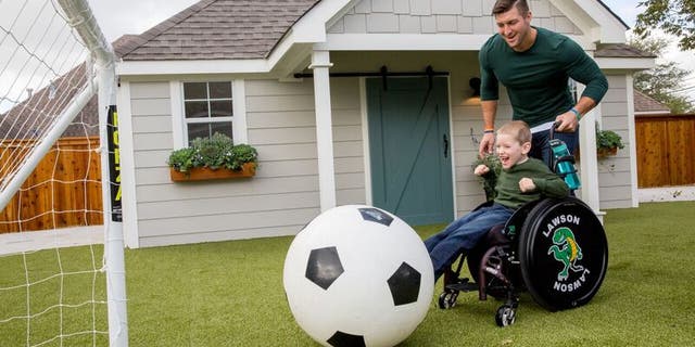 Tim Tebow will appear in an episode of "Fixer Upper" on Jan. 30.