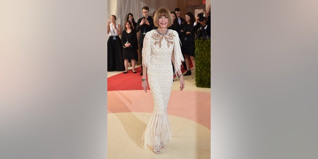 Anna Wintour attends the 'Manus x Machina: Fashion In An Age Of Technology' Costume Institute Gala at Metropolitan Museum of Art on May 2, 2016 in New York City.