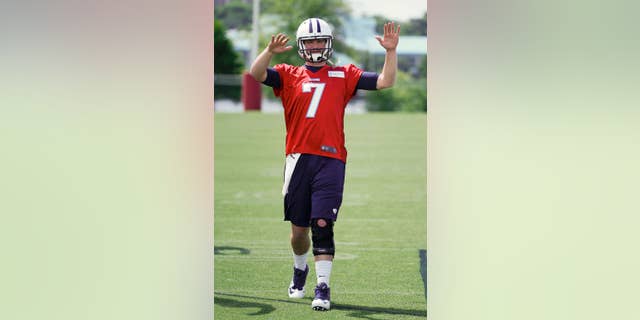 Tennessee Titans quarterback Zach Mettenberger, from LSU, warms up during the team's NFL football rookie minicamp on Friday, May 16, 2014, in Nashville, Tenn. (AP Photo/Mark Humphrey)