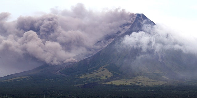 Jan. 16, 2018: The Mayon volcano spews a column of ash.