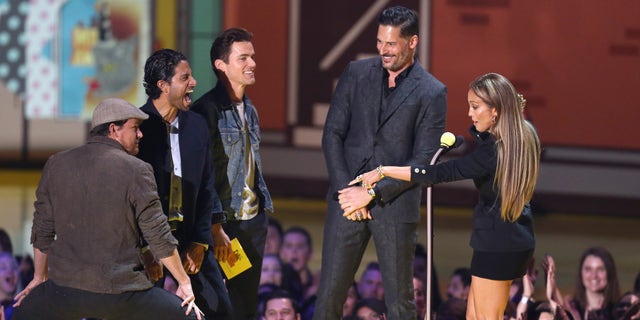 Channing Tatum, from left, Adam Rodriguez, Matt Bomer, and Joe Manganiello present Jennifer Lopez with the award for best scared-as-s**t performance at the MTV Movie Awards at the Nokia Theatre on Sunday, April 12, 2015, in Los Angeles. (Photo by Matt Sayles/Invision/AP)