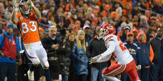 96b2e828-Chiefs Broncos Football