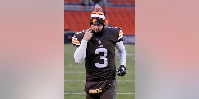 Cleveland Browns quarterback Brandon Weeden jogs off the field after a 27-11 loss to the Pittsburgh Steelers in an NFL football game on Sunday, Nov. 24, 2013, in Cleveland. (AP Photo/Tony Dejak)
