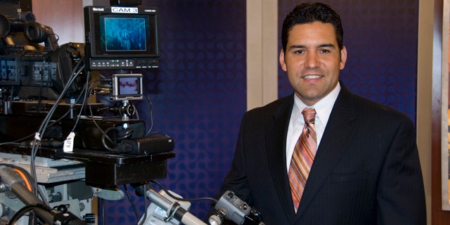 Rolando Nichols is a successful media entrepreneur who left a privileged position in Spanish media to achieve his very own American dream: create his own media production company, Centro Net Productions, based in Torrence, California.