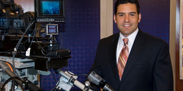 Rolando Nichols is a successful media entrepreneur who left a privileged position in Spanish media to achieve his very own American dream: create his own media production company, Centro Net Productions, based in Torrence, California.