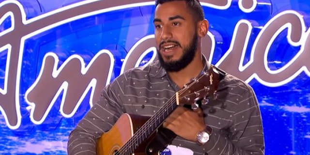 Manny Torres performs for the 'American Idol' judges (Fox)