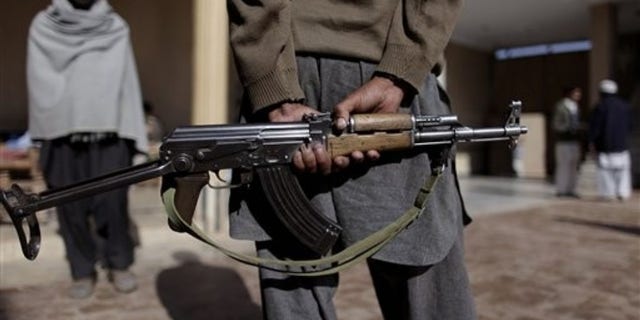 Menteri pertahanan Rusia membuat gempar dengan seruan untuk mengganti AK-47 yang terkenal