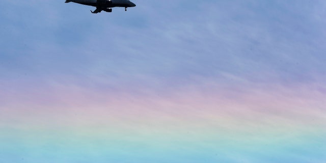 "Die Schönheit und Lebendigkeit der Farben in einem Regenbogen weisen uns zum Himmel und erinnern uns daran, dass wir einen gnädigen und barmherzigen Schöpfer haben, der voller Gnade ist." sagte Pastor Jesse Bradley.