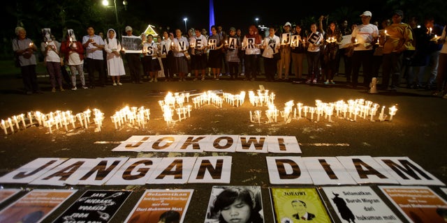 April 27, 2015 - Indonesian protesters gather with candles and banners that read " Save the Mary Jane, Jokowi (President Joko Widodo), Don't be silent" during a demonstration to demand the government to stop the execution of convicted Filipino Mary Jane Veloso, in Jakarta, Indonesia.
