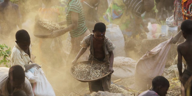 Women and children separate grain from soil, after the driver of a truck lost control of a vehicle which spilled grain, in the forest in Machinga, about 200 kilometers north east of Blantyre, Malawi, Tuesday, May 24, 2016. Hundreds of villagers thronged the spot and helped themselves to some of the grain. About 2.8 million Malawians - nearly 20 percent of the population - face food insecurity, making the country one of the worst hit in Southern Africa(AP Photo/Tsvangirayi Mukwazhi) 