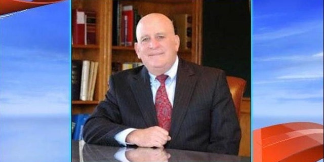 Police in Palm Beach Gardens, Fla., say they have foiled Alan Abrahamson's attempt to make his suicide look like a murder.