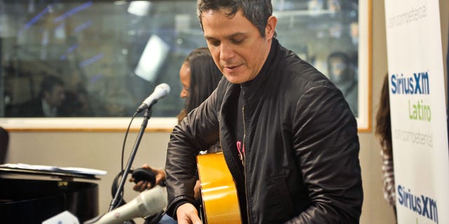 NEW YORK, NY - MAY 03: Spanish singer/songwriter Alejandro Sanz visits the SiriusXM studios for "SiriusXM's ICONOS" on May 3, 2013 in New York City. (Photo by Daniel Zuchnik/Getty Images)