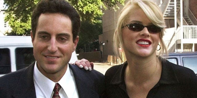 In this Oct. 2, 2000 file photo, Anna Nicole Smith, right, smiles as she walks to the courthouse with her attorney Howard K. Stern in Houston. Attorneys in the Anna Nicole  Smith drug conspiracy trial are set with final arguments aimed at swaying jurors in reaching a complicated and crucial set of verdicts that will affect two doctors and the deceased model's former boyfriend.